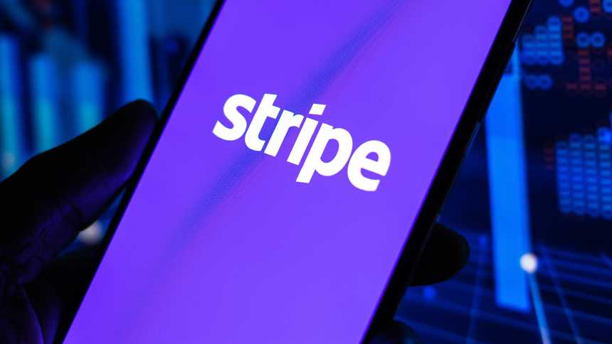 Telefone mostrando a interface de pagamento da Stripe